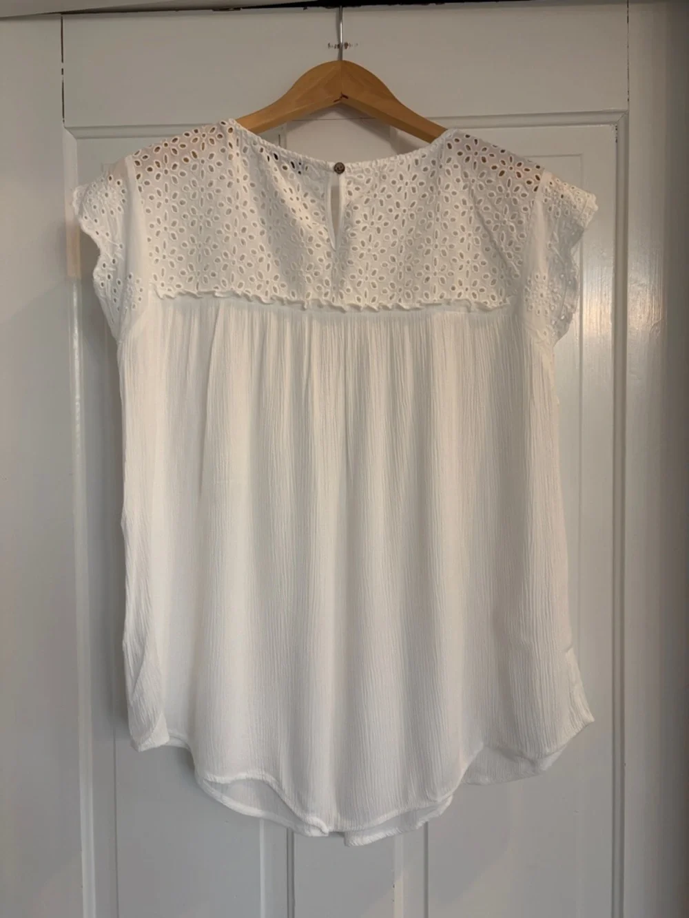 Democracy White Eyelet Yoke Cap Sleeve Top Size Medium - Picture 6 of 6